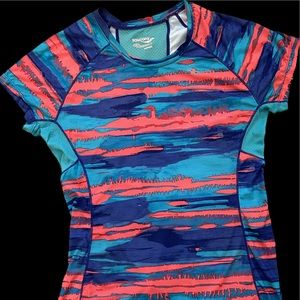 Saucony Athletic Workout Short Sleeve Top Sz S